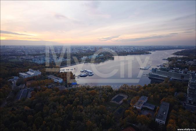 Вид на Химкинское водохранилищи